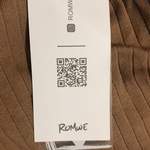 This shirt is from romwe, still has the tags on it - Picture 3 of 3